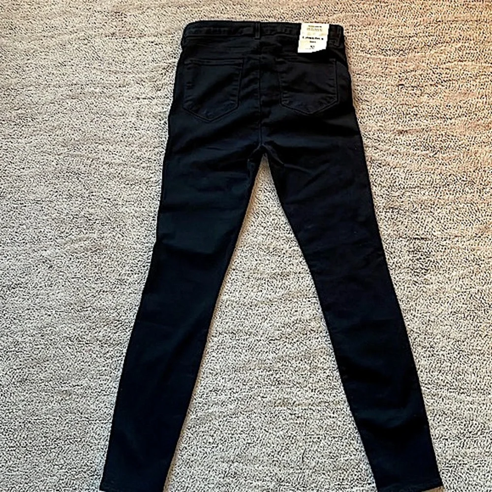 L’Agence Marguerite High Skinny Jean - Picture 9 of 13